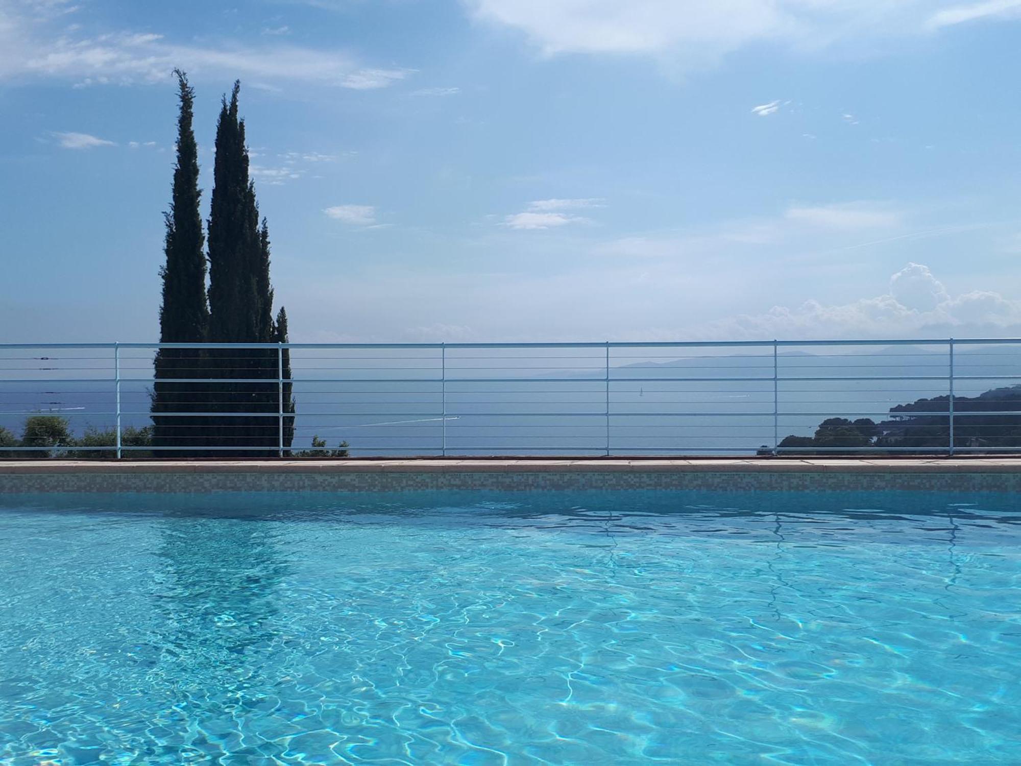 Duplex, Vue Panoramique Sur La Mediterranee, Piscine, Garage